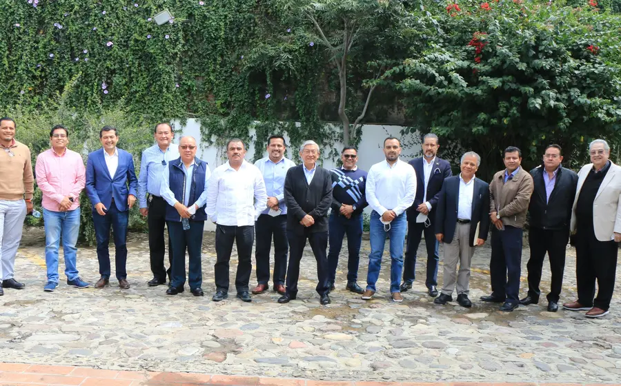 Los empresarios manifestaron su reconocimiento al trabajo político, social y legislativo del diputado Contreras Castillo. (Mario Jiménez Leyva) 