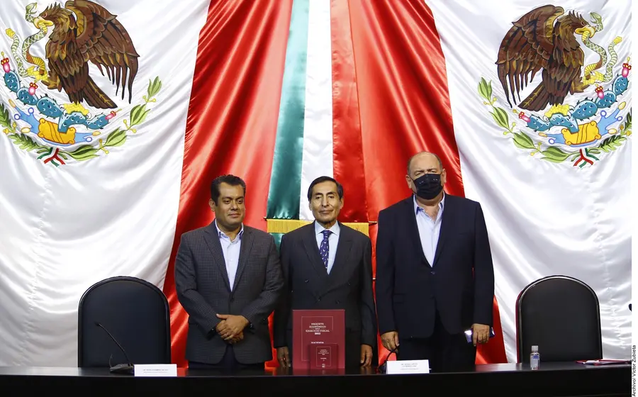 Los ingresos totales en el Paquete Económico para 2022 se estiman en 6 mil 172 miles de millones de pesos, un aumento de 7.5% en términos reales, comparados con aprobados en paquete de 2021. (Agencia Reforma) 