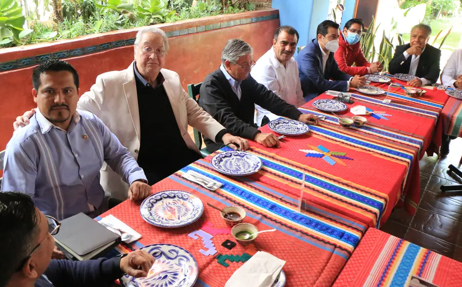 El diputado Ericel Gómez Nucamendi convivió con empresarios y legisladores. (Mario Jiménez Leyva) 
