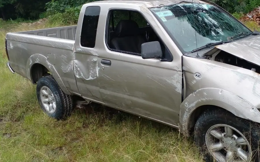 La camioneta marca Nissan, tipo Frontier fue localizada abandonada en una de las calles de Tlaxiaco.