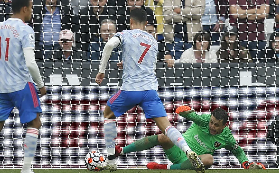 Ronaldo burlando al portero