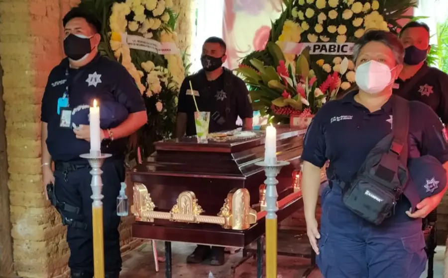 El policía auxiliar Miguel P. C. fue despedido con honores en su población, Santa María Tonameca, Pochutla.