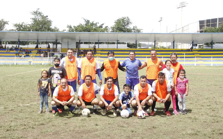 Sityps equipo posando para la foto