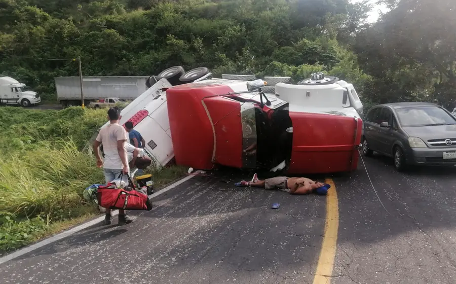 Percance automovilístico en la Costa