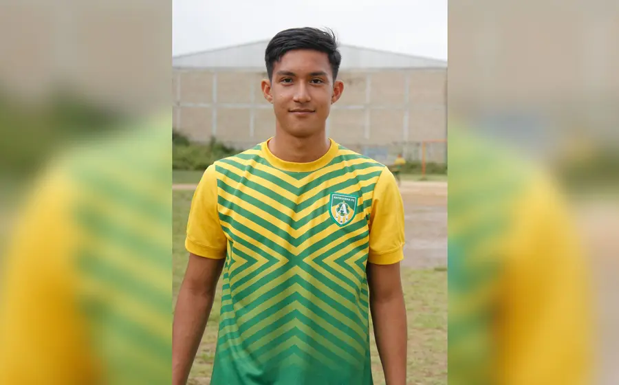 Aldo de Jesús Sosa Espinoza de desenvuelve como defensa central de Antequera FC.