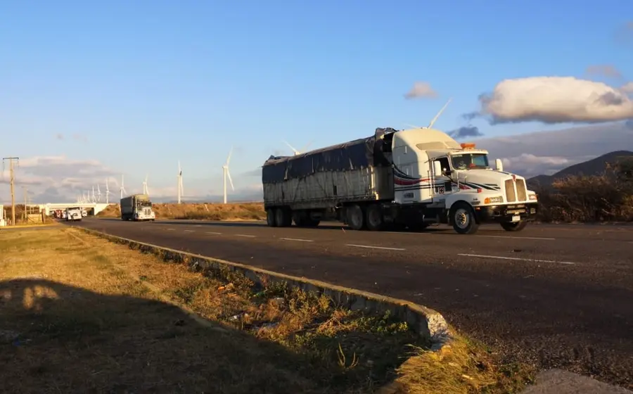 Tráiler en carretera
