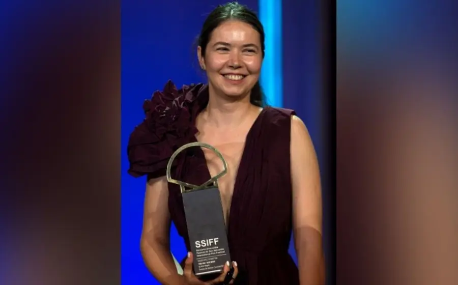 Alina Grigore recibiendo la concha de oro en San Sebastián