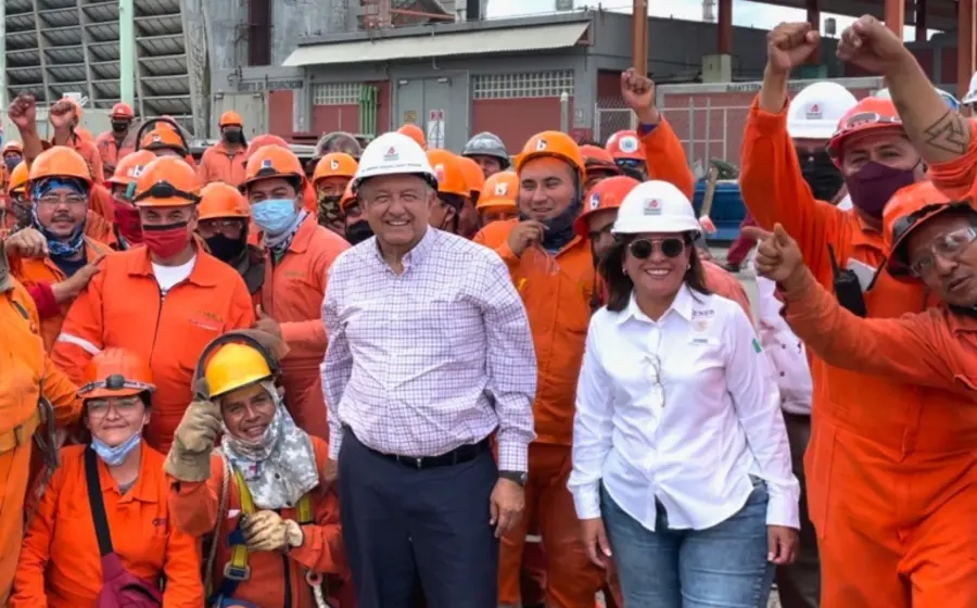 AMLO con trabajadores de Pemex en Nuevo León