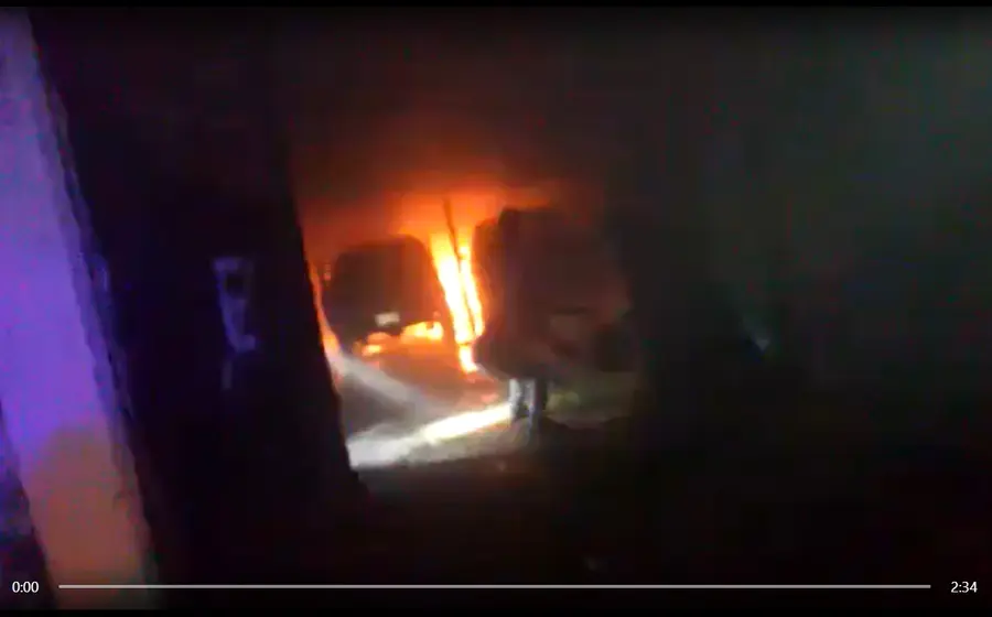 Auto de edil incendiado