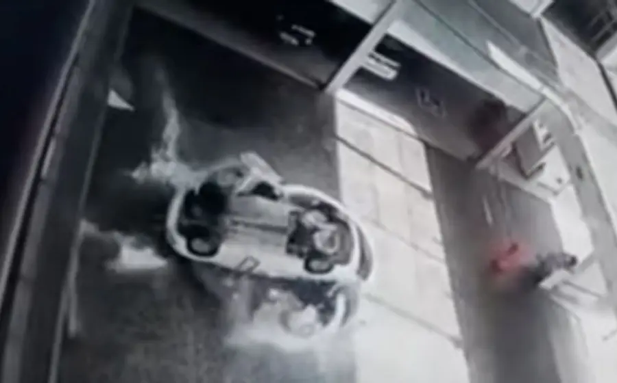 Al parecer, el accidente fue provocado por uno de los trabajadores de la concesionaria.