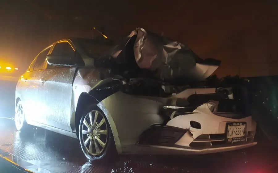 Auto con daños materiales por choque
