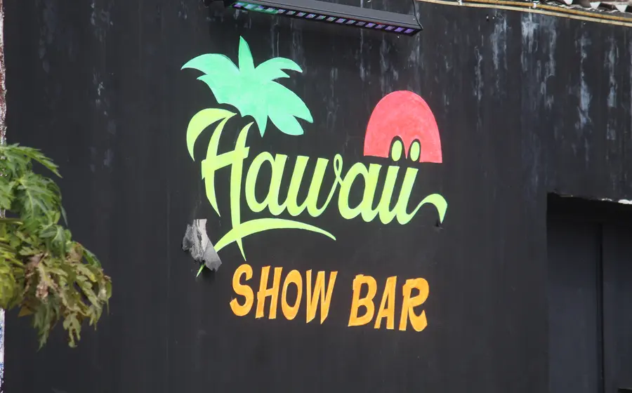 Fachada del bar Hawaii