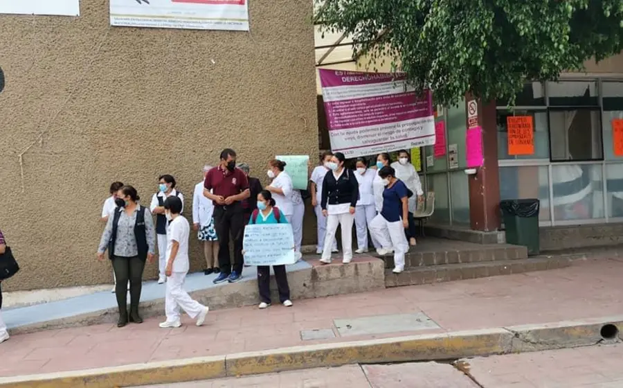 Trabajadores bloquean hospital