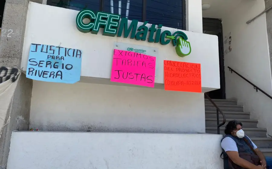 Bloquean oficinas de CFE en Huajuapan