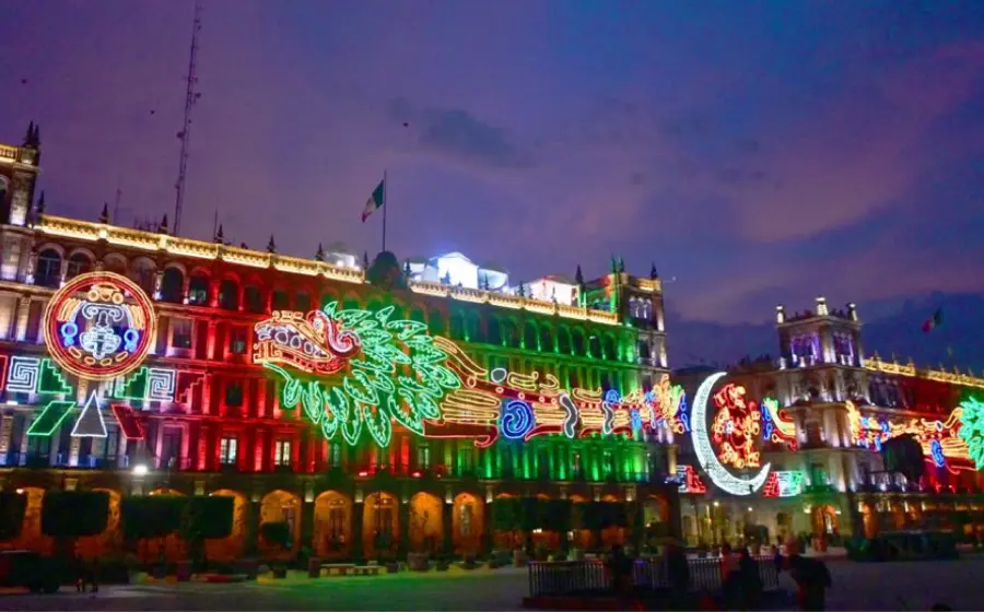 Zócalo de la Ciudad de México adornado