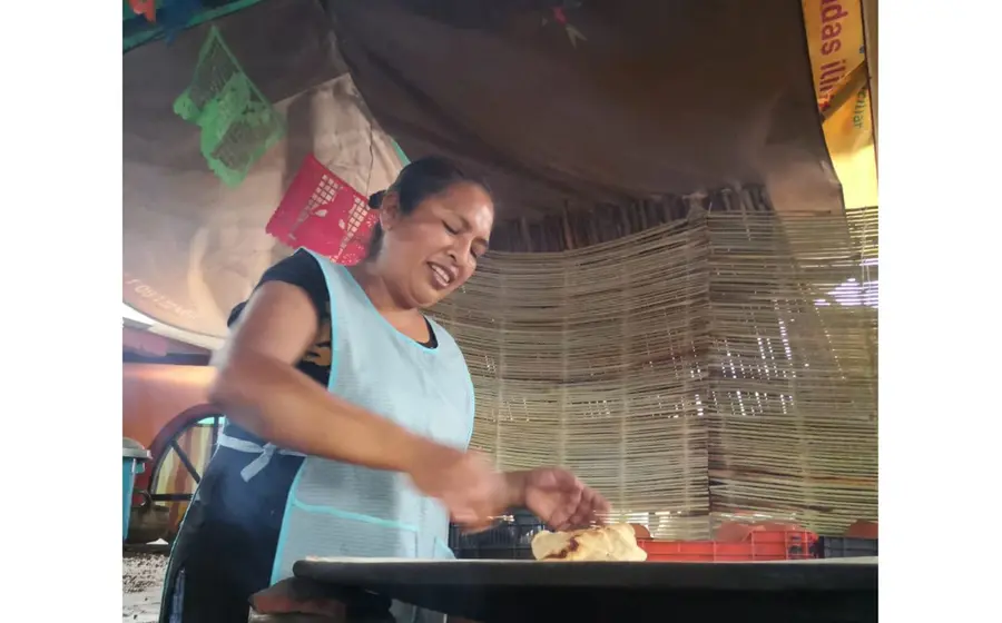 Cocinera tradicional de Oaxaca