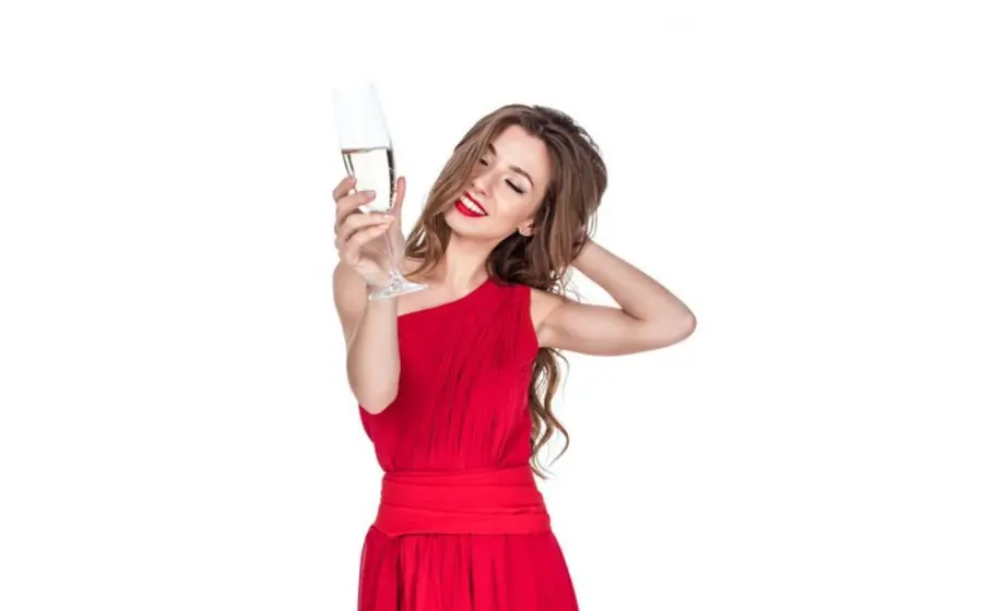 Mujer con vestido rojo
