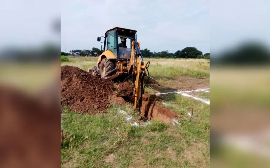 De nueva cuenta este fin de semana, las autoridades juchitecas llevaron a cabo la excavación de 20 fosas más para atender la demanda y poder enterrar a las víctimas de la pandemia.