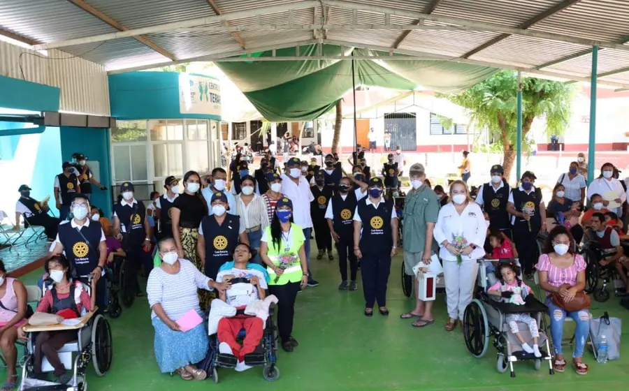 Donación de sillas de ruedas en la costa