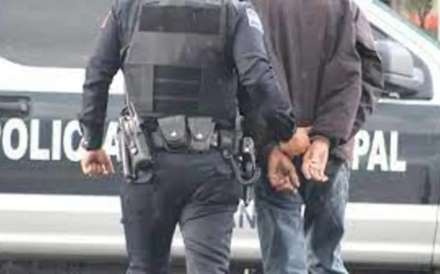 joven detenido por drogas