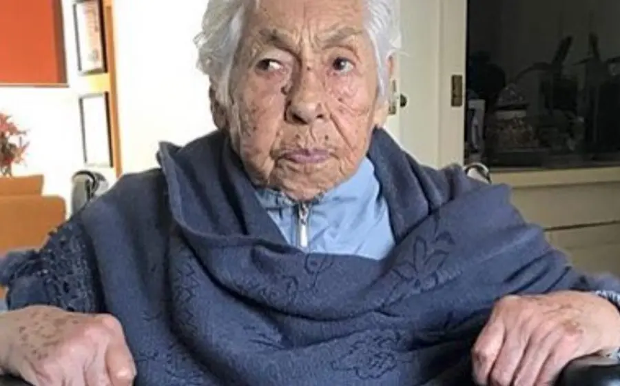 Laura Zapata dijo que la pareja de enfermeros que cuidaban a su abuelita no le dijeron nada de las graves lesiones de doña Eva Mange.