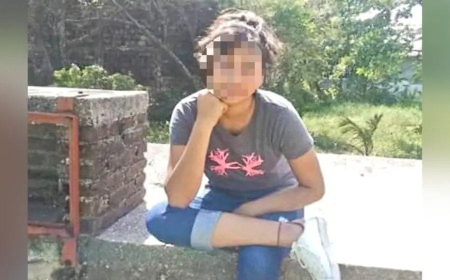 Fotografía de Fany Guadalupe con rostro censurado