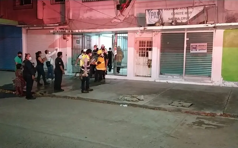Se quema edificio en Salina Cruz