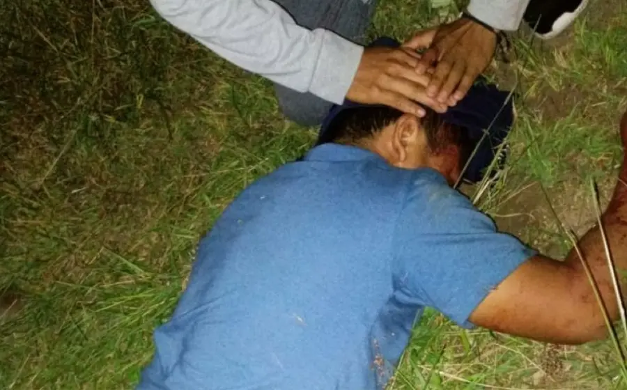 Joven recibiendo primeros auxilios