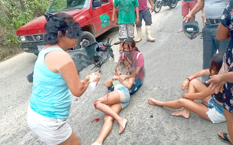 Jóvenes lesionadas tras accidentarse en su moto
