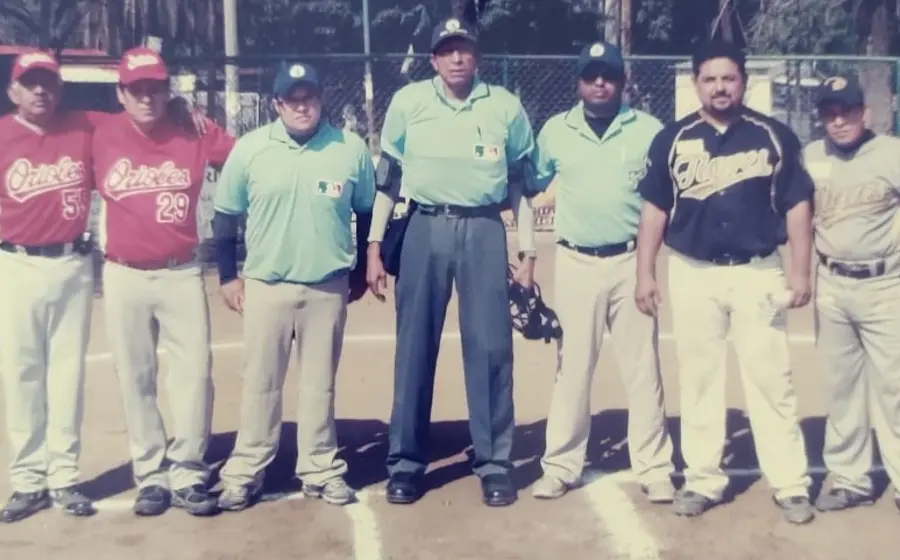 Jugadores en el campo de beisbol