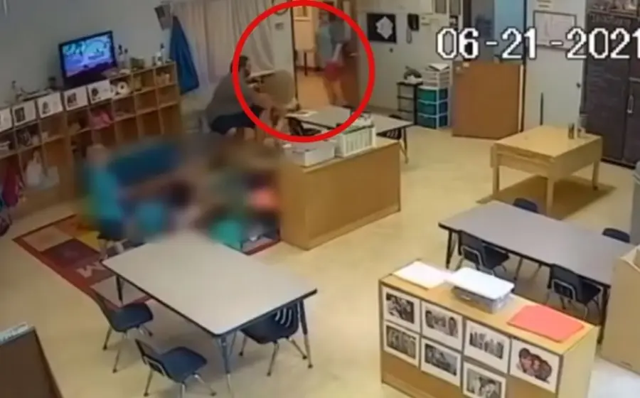 Video capta agresión de maestro a menor