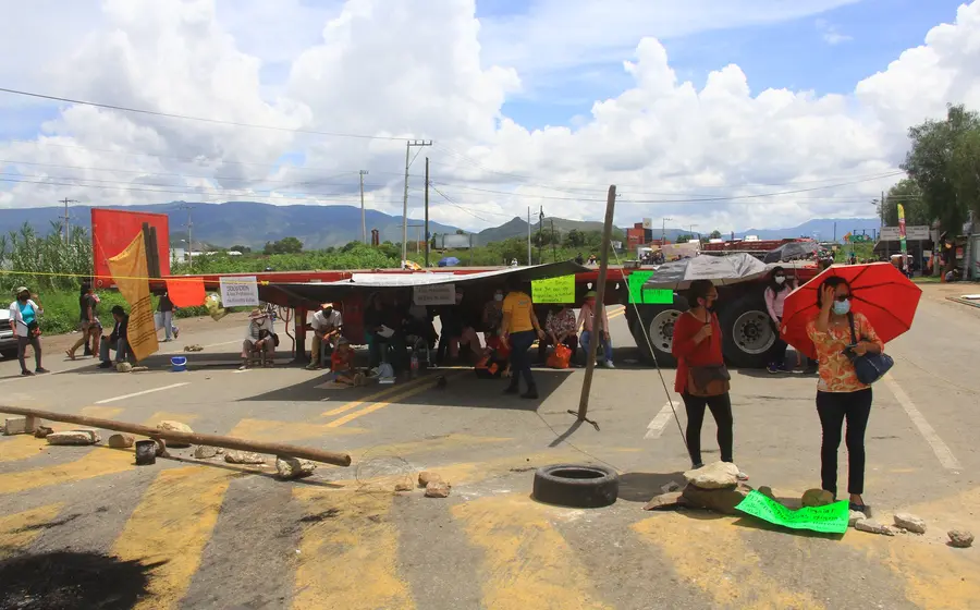 Carretera Bloqueada por personas