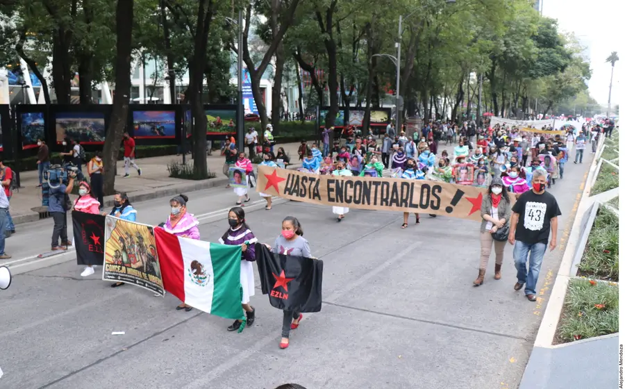 Marcha de familiares de normalistas desaparecidos