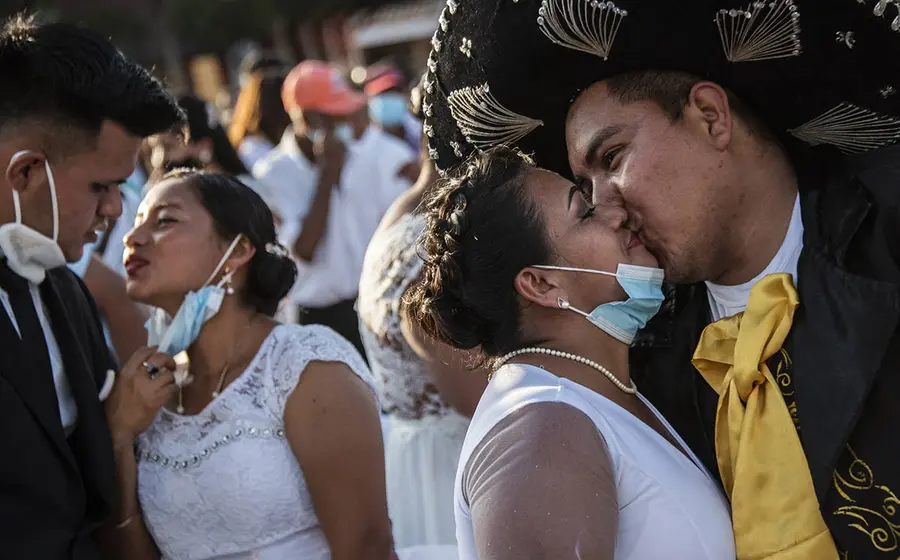 Inegi estima que el menor número de matrimonios se debe al confinamiento y la suspensión de actividades económicas.