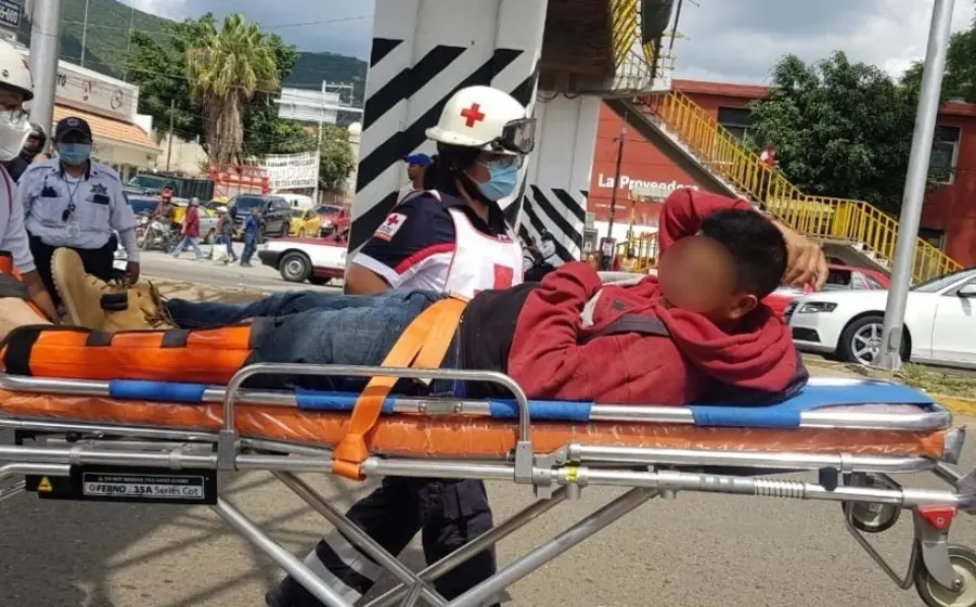 Motociclista accidentado en la colonia del Maestro