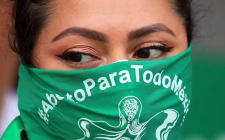 Mujer a favor de la despenalización del aborto