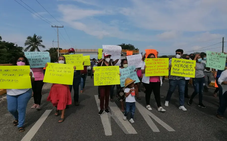 Marchan pobladores en Santa María Tonameca
