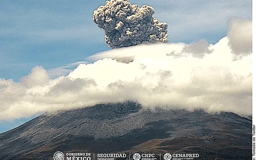 Se observaron fragmentos incandescentes a corta distancia del cráter. Foto: Agencia Reforma