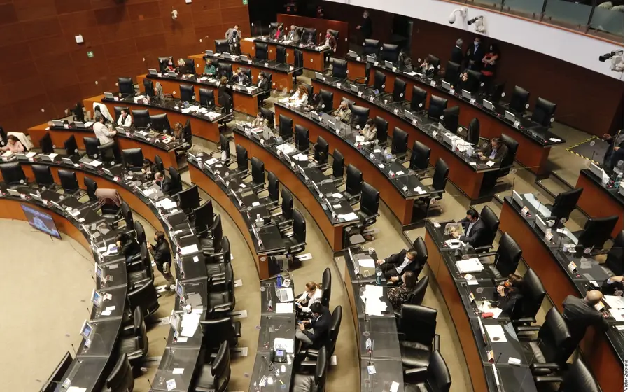 De acuerdo con la Ley Federal de Presupuesto y Responsabilidad Hacendaria, las cámaras de diputados y senadores deben aprobar el paquete fiscal de la federación. (Agencia Reforma) 