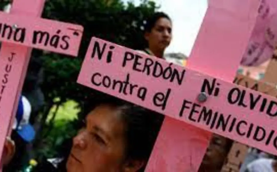 Mujeres protestando contra feminicidios