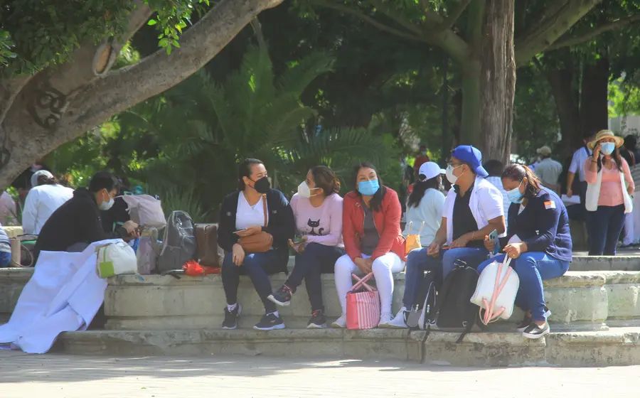 Personas con cubreboca 