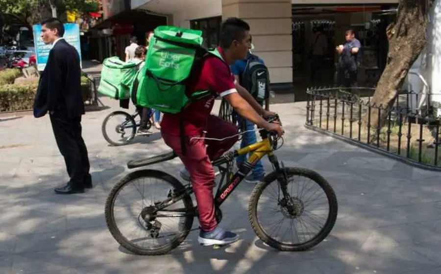 Los conductores y repartidores podrán registrar a sus beneficiarios legales, tales como cónyuges, padres e hijos,