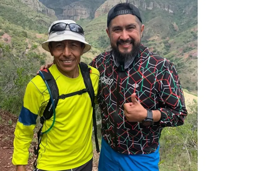 Corredores en las montañas