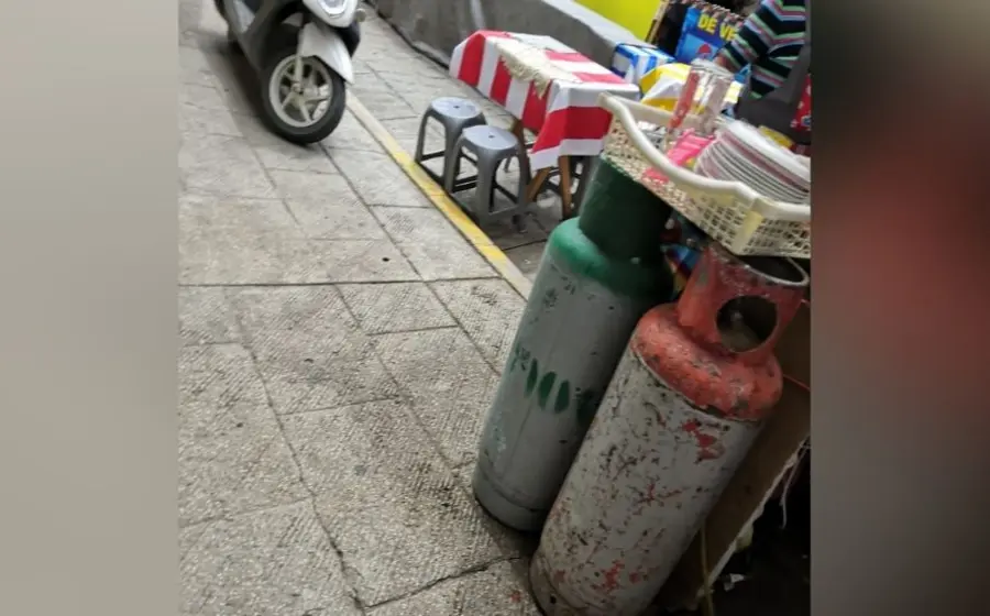 Tanques de gas en puesto del centro de Oaxaca
