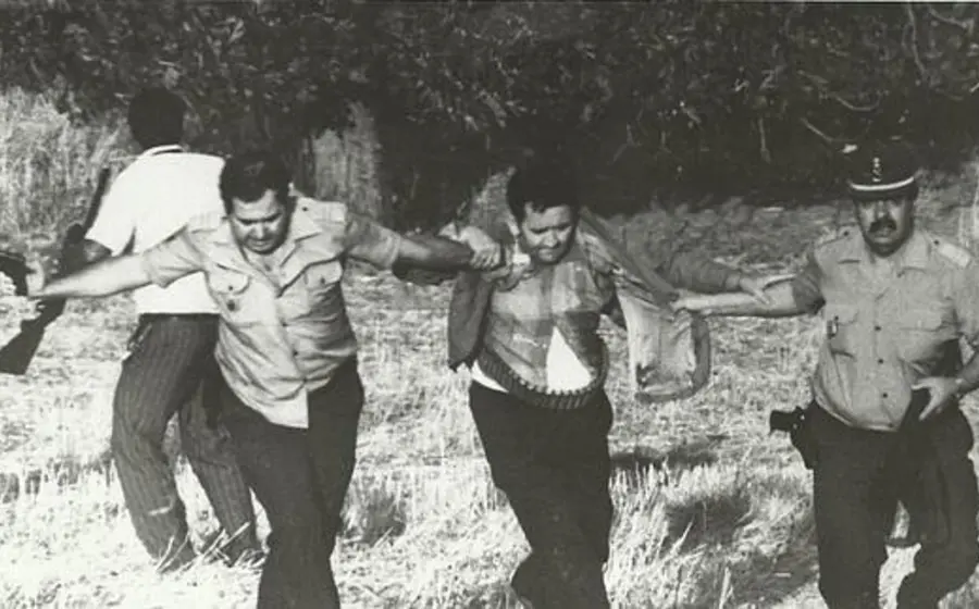 Pistoleros corriendo