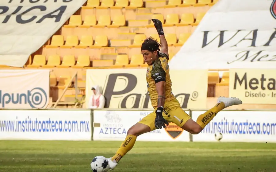 Se descartó fractura y Víctor Alcaráz estará listo para la Vuelta este sábado.
