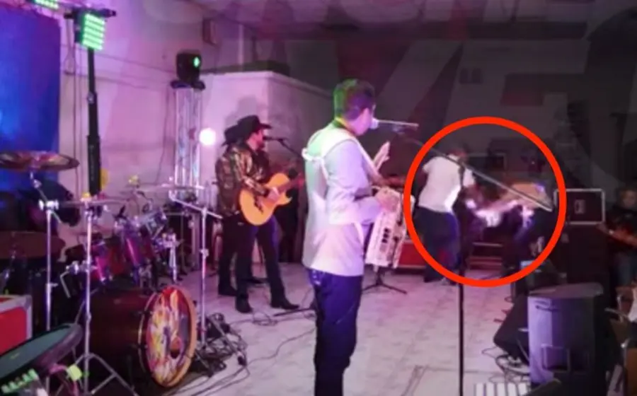 hombre-acuchilla-mujer-en-concierto