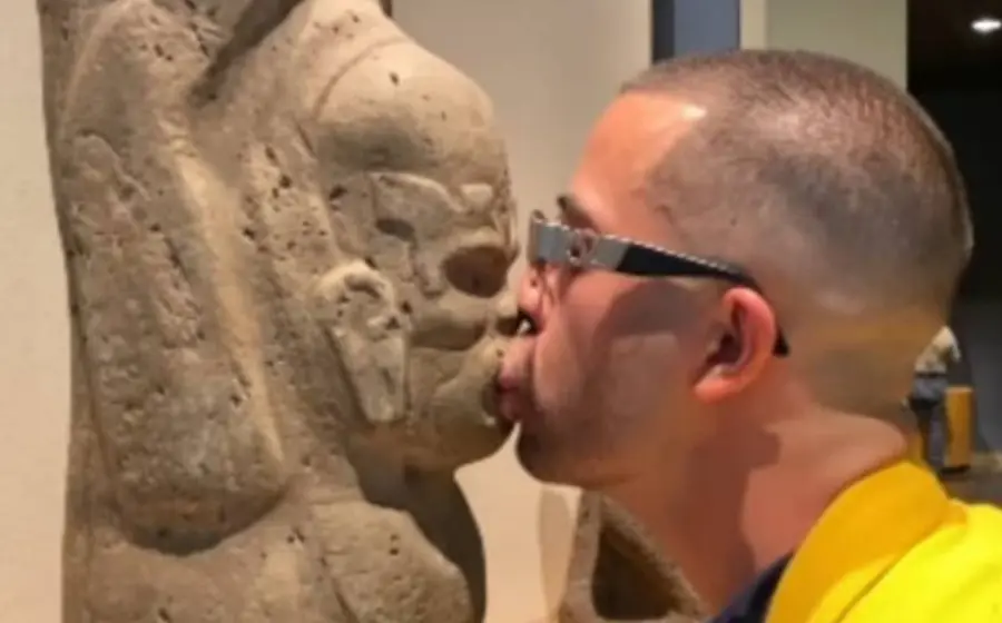Perfomance de besos