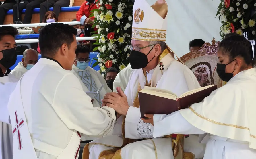 arzobispo_en_misa_de_ordenacion