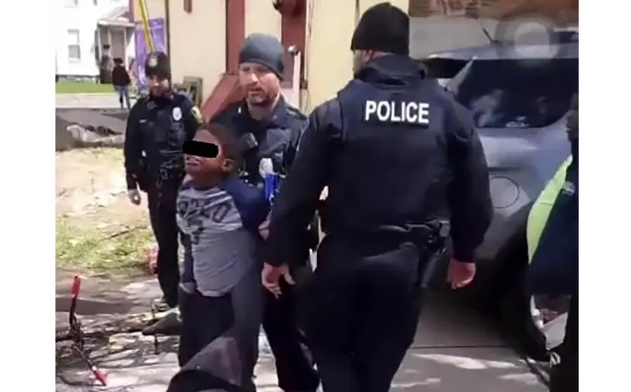 Arrestan a niño